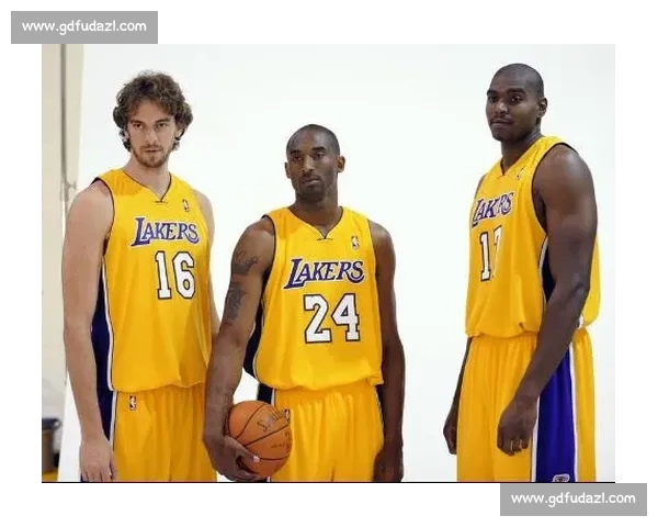 火箭酝酿重磅交易!惠特莫尔 + 兰代尔换湖人 3D 锋线 火箭酝酿重磅交易!惠特莫尔 + 兰代尔换湖人 3D 锋线