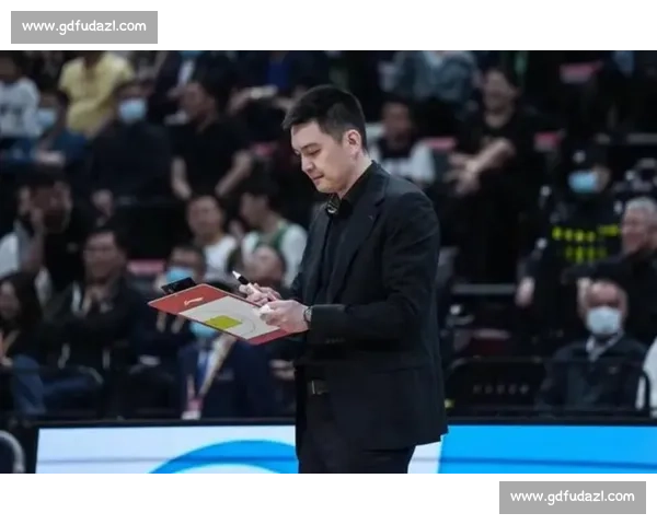 辽宁男篮夏训正式启动！杨鸣治军严苛 + 形象亮眼，弗格离队后内线重建迫在眉睫