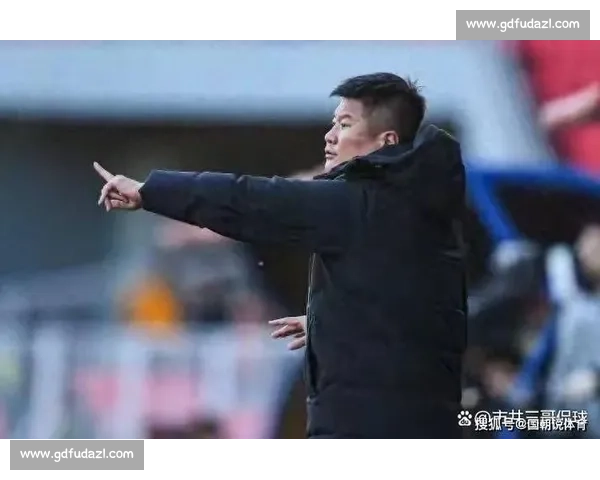 铁西夜燃冲超梦!杨旭陈星领唱,辽宁铁人 3-0 登顶中甲 铁西夜燃冲超梦!杨旭陈星领唱,辽宁铁人 3-0 登顶中甲