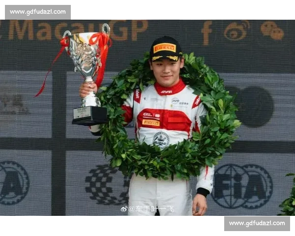 库比卡冲线定格历史！法拉利勒芒三连冠，中国车手叶一飞首登巅峰