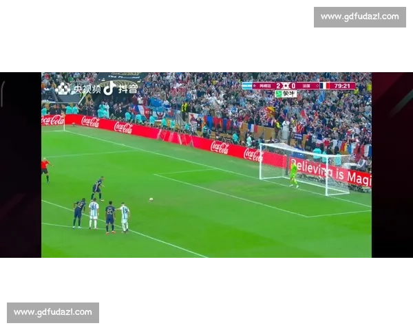 欧冠生死战!姆巴佩帽子戏法 vs C 罗点射救主,你为谁热血沸腾?